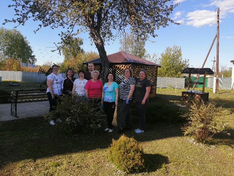 Цветами улыбается земля