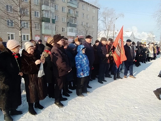 Приняли участие в торжественном митинге